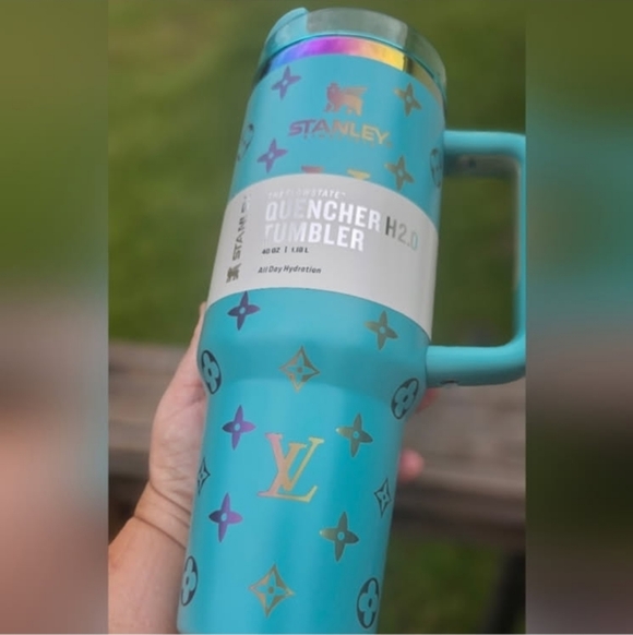 Stanley × LV NWT/BOX 40 OZ TUMBLER - Picture 2 of 3